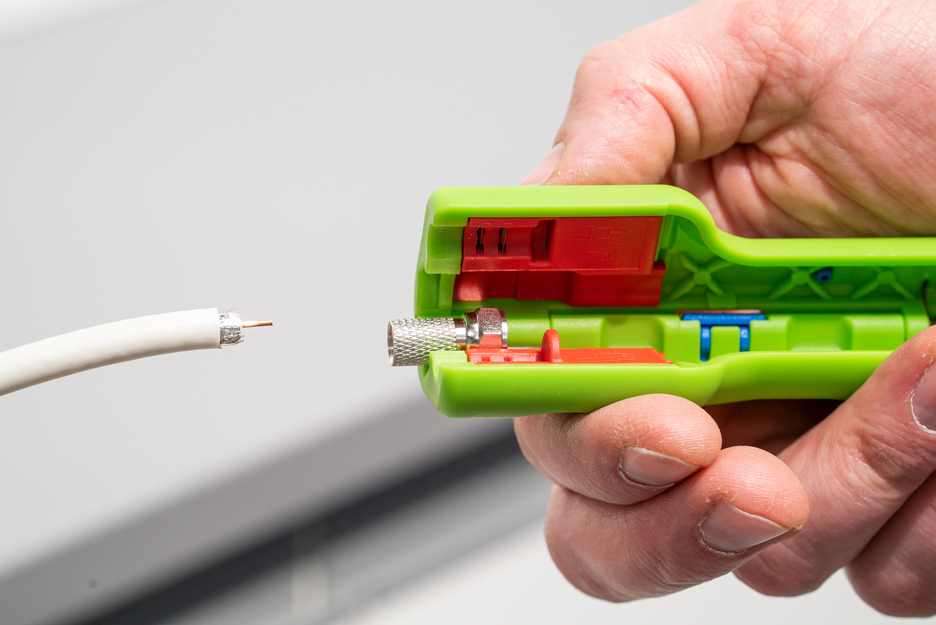 Coax-Stripper No 1 F Plus Green Line | Sustainable stripping tool I for skinning and stripping coaxial cables incl. untwisting aid