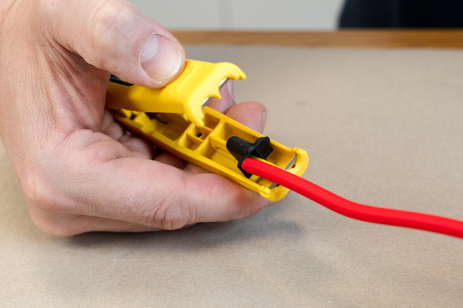 Mini-Solar 4/6 mm² | for dismantling and stripping standard photovoltaic cables with a cross-section of 4 & 6 mm²