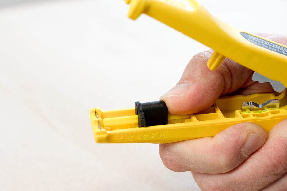 Mini-Solar 1,5/2,5 mm² | For stripping and isolating standard photovoltaic cables with a cross-sectional area of 1.5 & 2.5 mm²