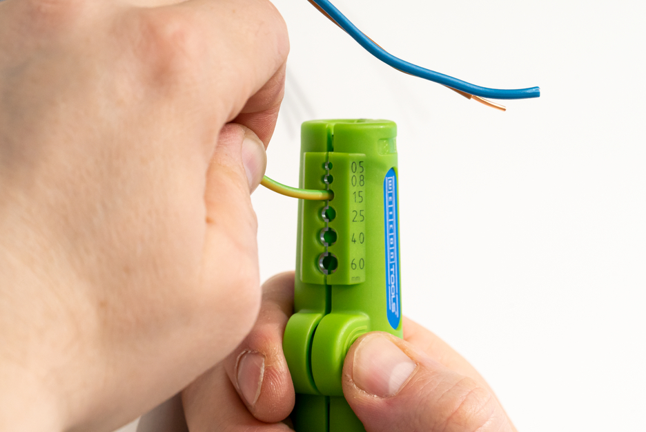 Quadro-Stripper No. 16 Green Line | Stripping tools made from up to 97% renewable raw materials I Multifunctional stripper I Stripping range: 0.5–6.0 mm² I Stripping range: 8–13 mm Ø
