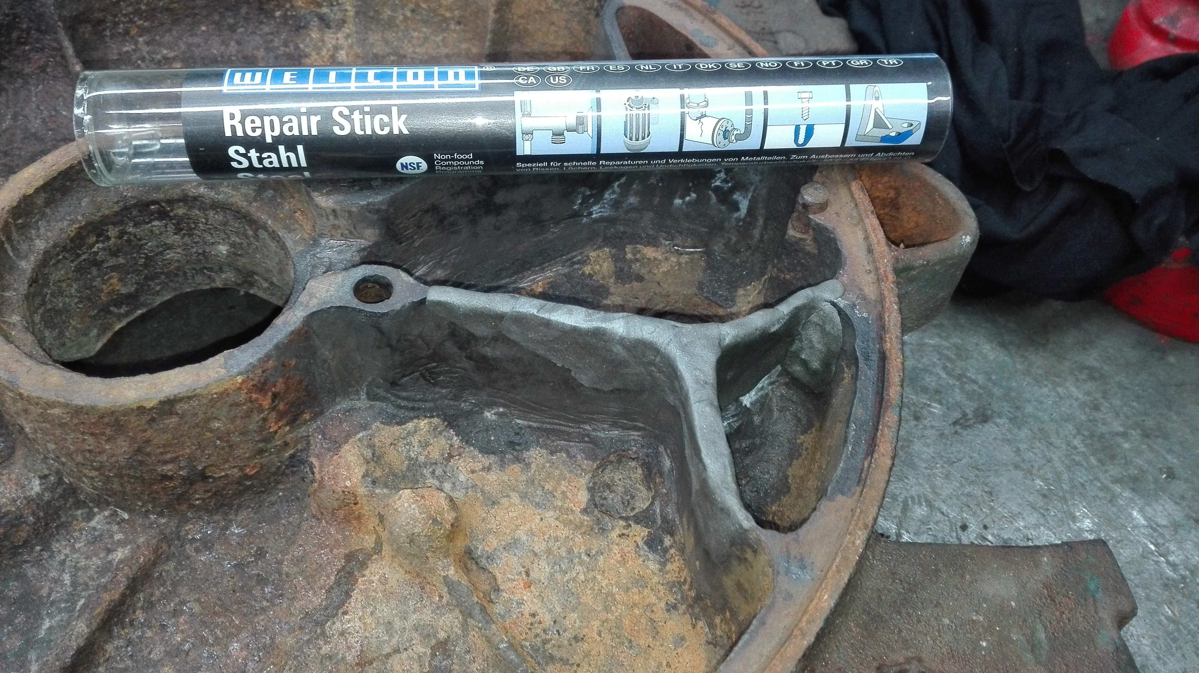 Repair Stick Acier | Pâte à modeler de réparation homologuée pour l'eau potable