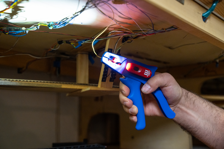 Wire Stripper No. 5 LED Set
 | 2-piece set incl. wire stripper and LED Work Light