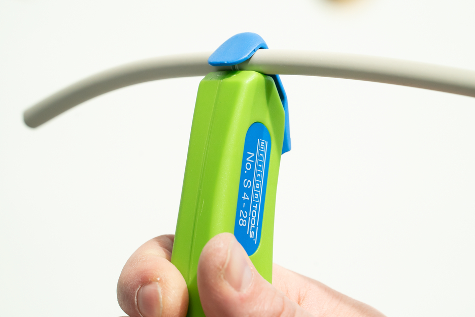Cable Stripper No. S 4 - 28 Green Line | Stripping tools made from up to 97 per cent renewable raw materials I Working range: 4–28 mm Ø I With retractable hook blade