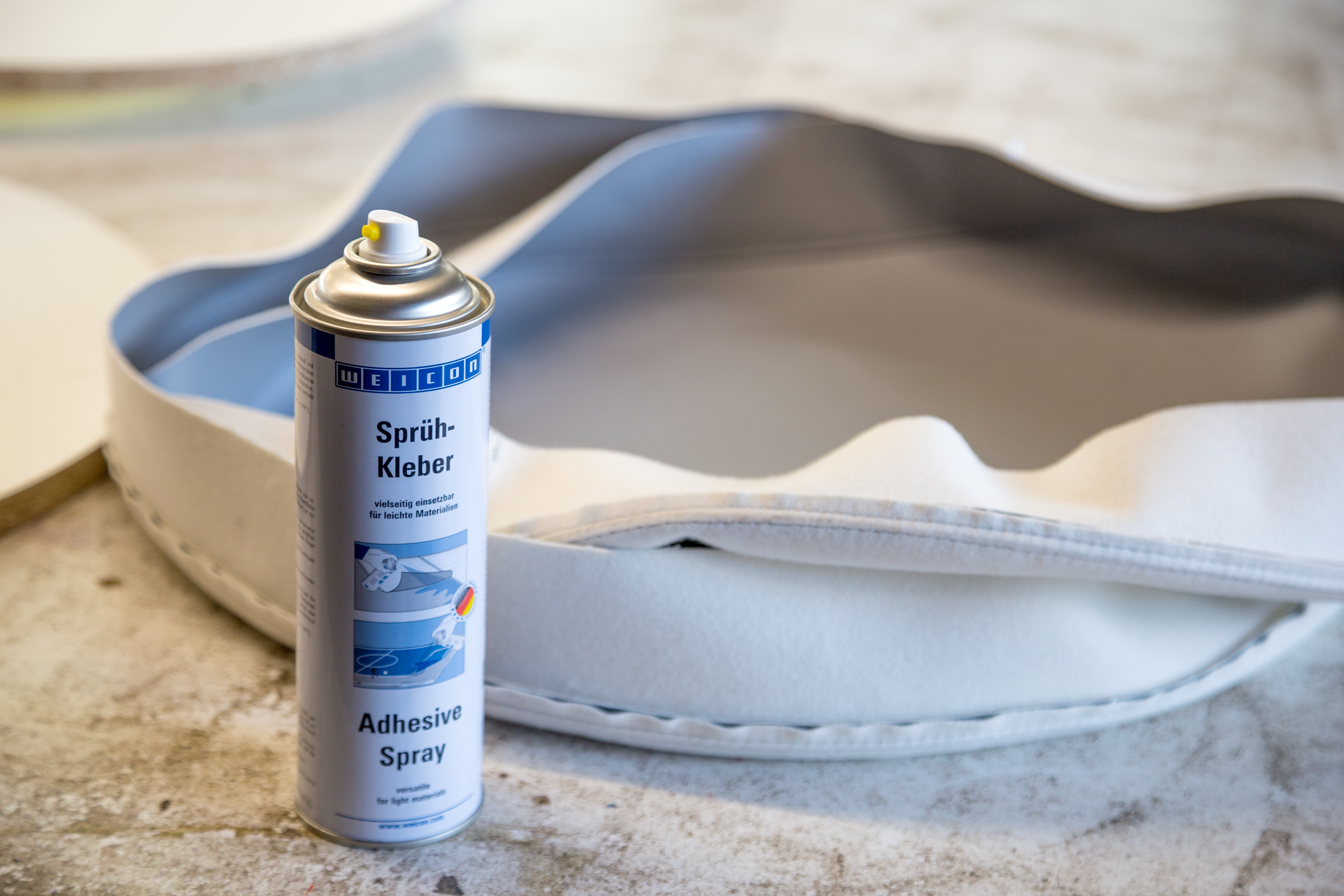 Adhesive Spray XT | sprayable contact adhesive, ideal for cardboard and paper