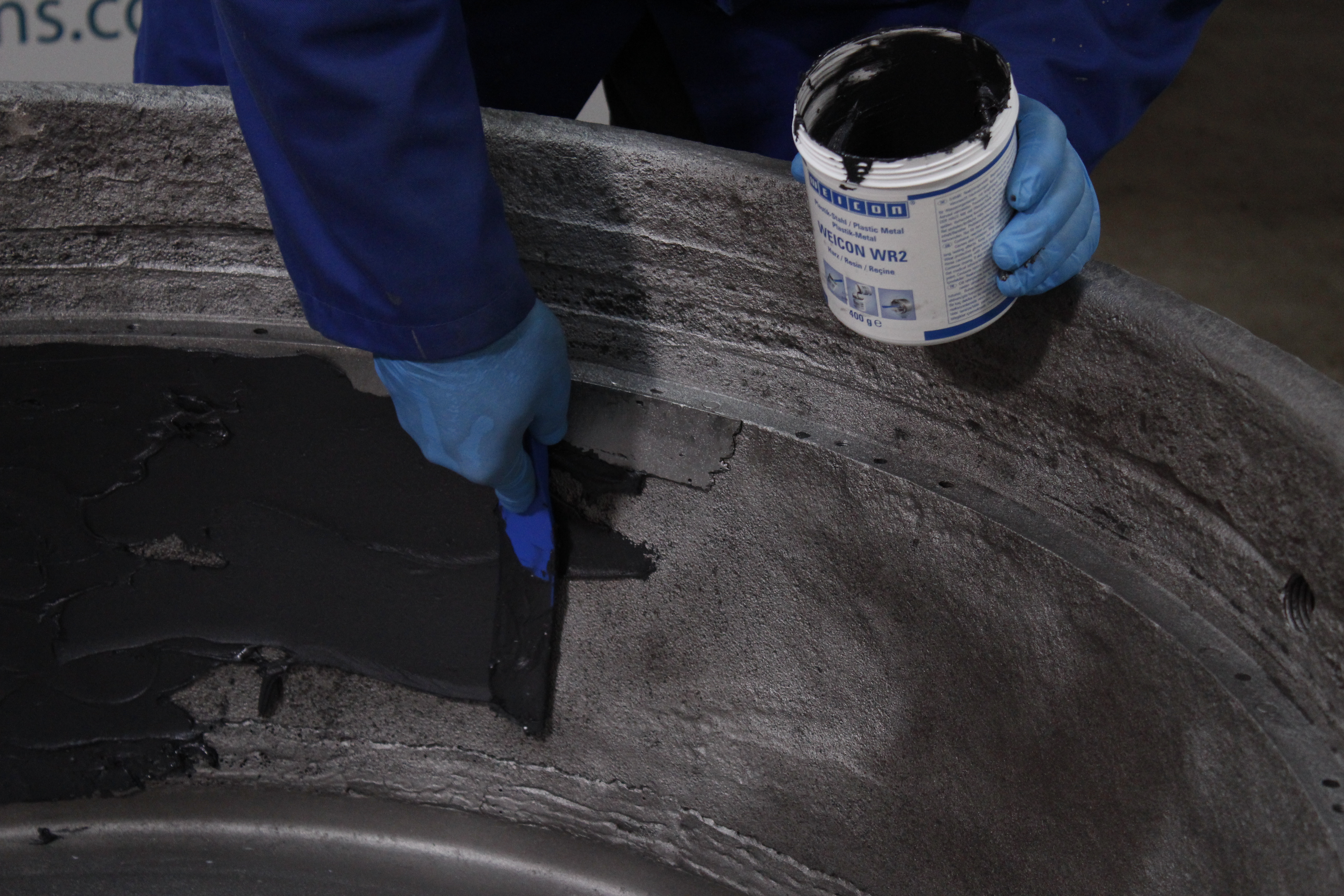 Plastic Metal WR2 | mineral-filled epoxy resin system for repairs and gap compensation