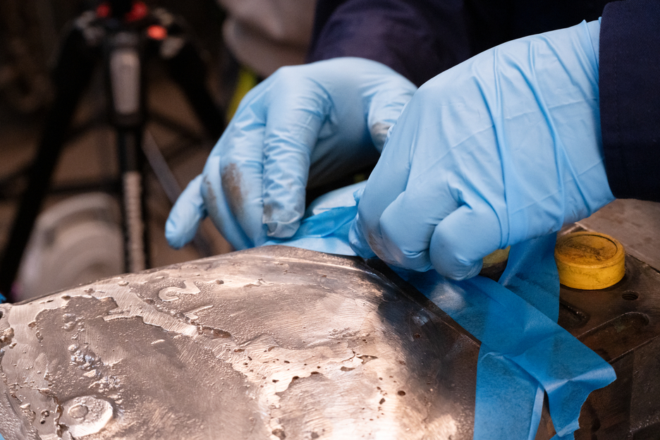 Plastic Metal HB 300 | high-temperature-resistant epoxy resin system for repairs and moulding
