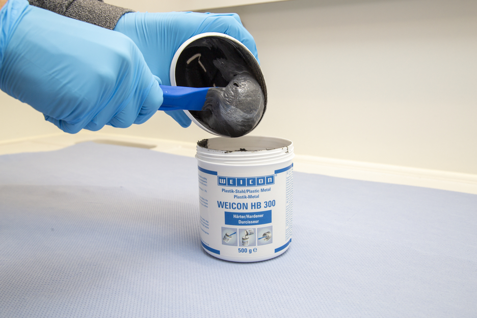 Plastic Metal HB 300 | high-temperature-resistant epoxy resin system for repairs and moulding