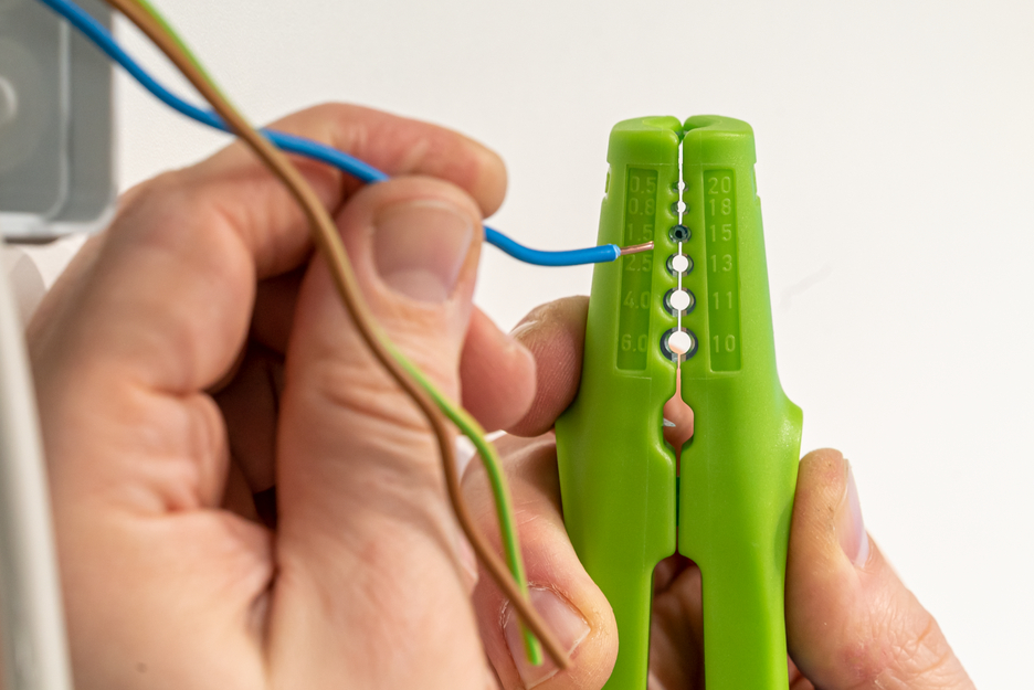 Multi-Stripper No. 400 Green Line | Stripping tools made from up to 97% renewable raw materials I multifunctional stripper, working range stripping 0,5 - 6,0 mm² I skinning 8 - 13 mm Ø I Multifunctional with 4 functions