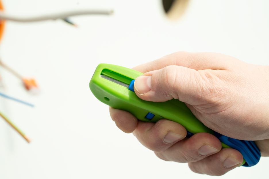 Cable Stripper No. S 4 - 28 Green Line | Stripping tools made from up to 97 per cent renewable raw materials I Working range: 4–28 mm Ø I With retractable hook blade