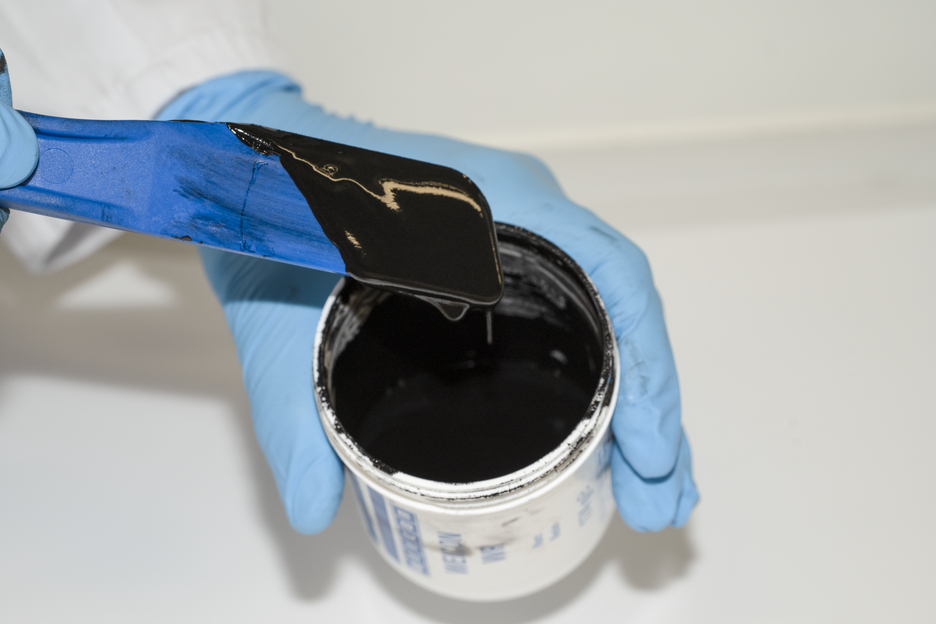 Plastic Metal WR | steel-filled liquid epoxy resin system for casting and gap compensation