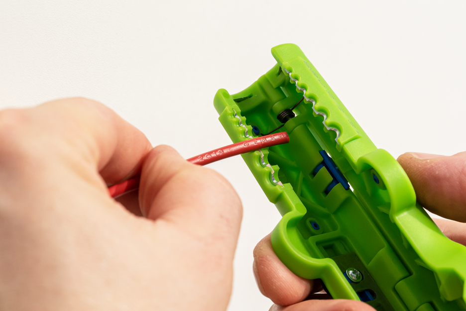 Quadro-Stripper No. 16 Green Line | Stripping tools made from up to 97% renewable raw materials I Multifunctional stripper I Stripping range: 0.5–6.0 mm² I Stripping range: 8–13 mm Ø