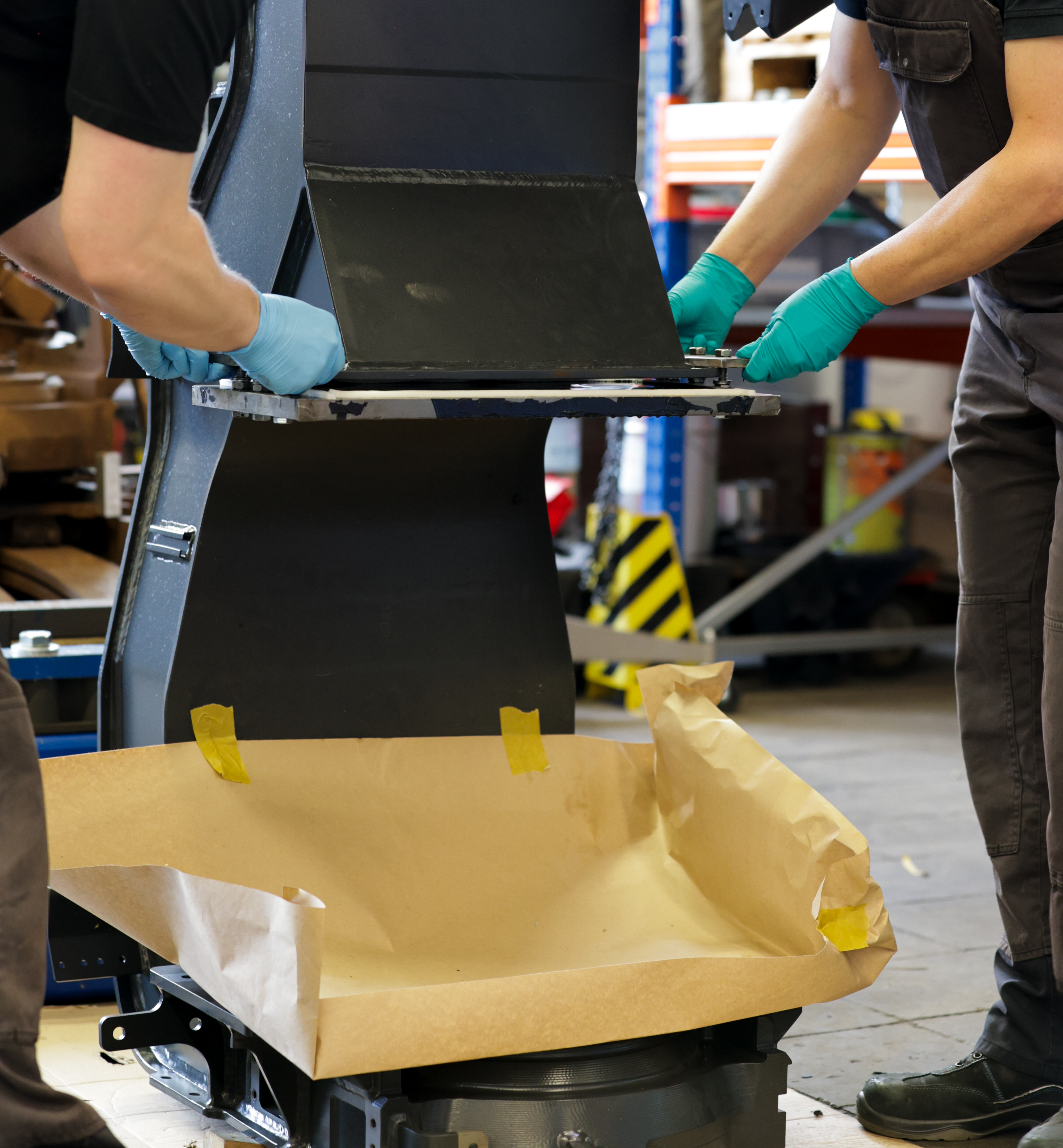 Plastic Metal WR | steel-filled liquid epoxy resin system for casting and gap compensation