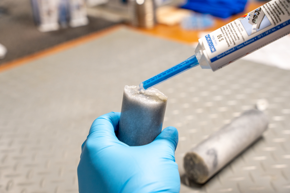 Easy-Mix S 50 | High-temperature resistant epoxy resin adhesive for fast repair and maintenance work