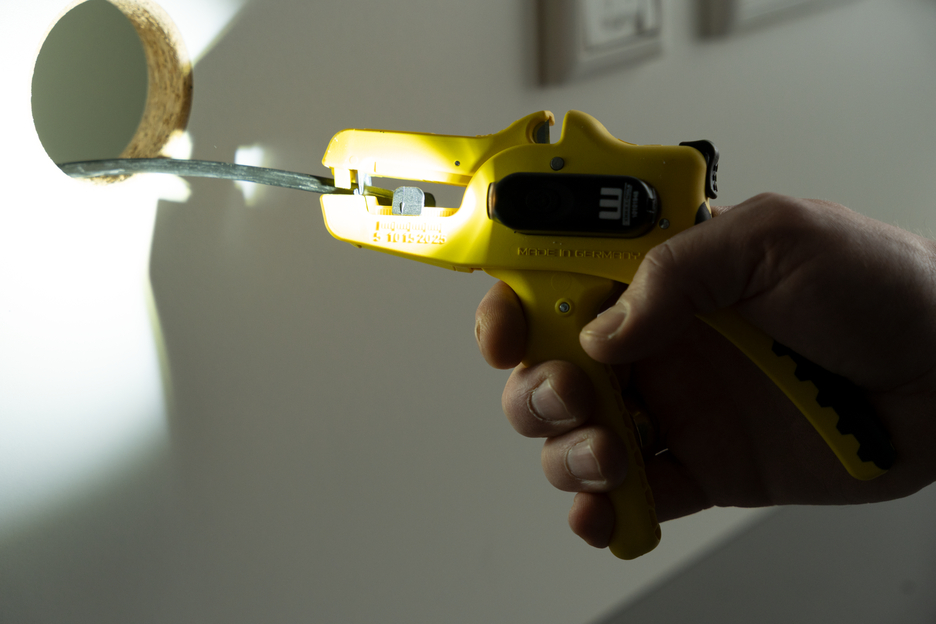 LED Work Light | Three brightness settings ensure excellent visibility and safe work in dark environments