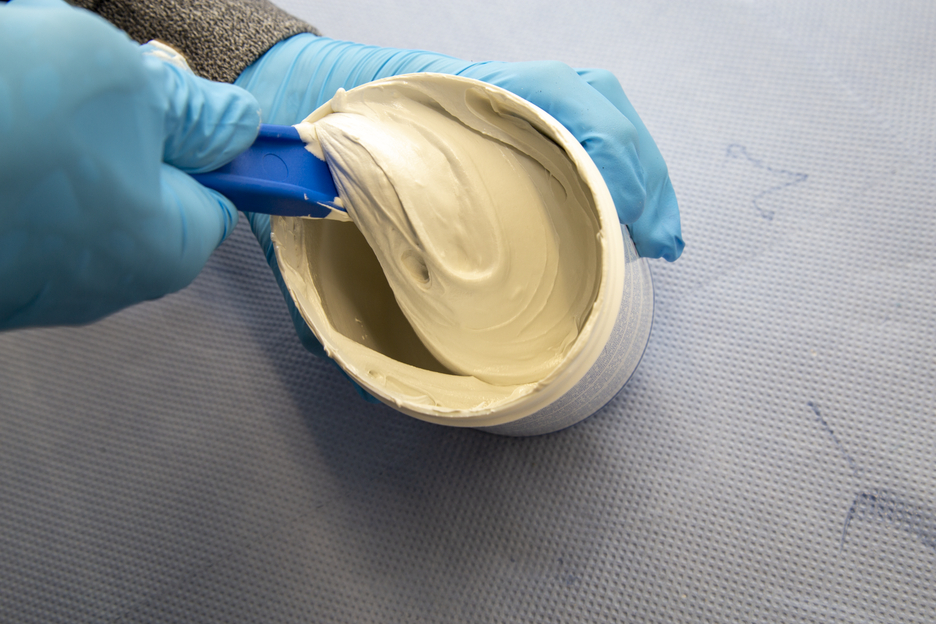 WEICON UW | Système à base de résine époxy pour la réparation et le moulage sur des surfaces humides