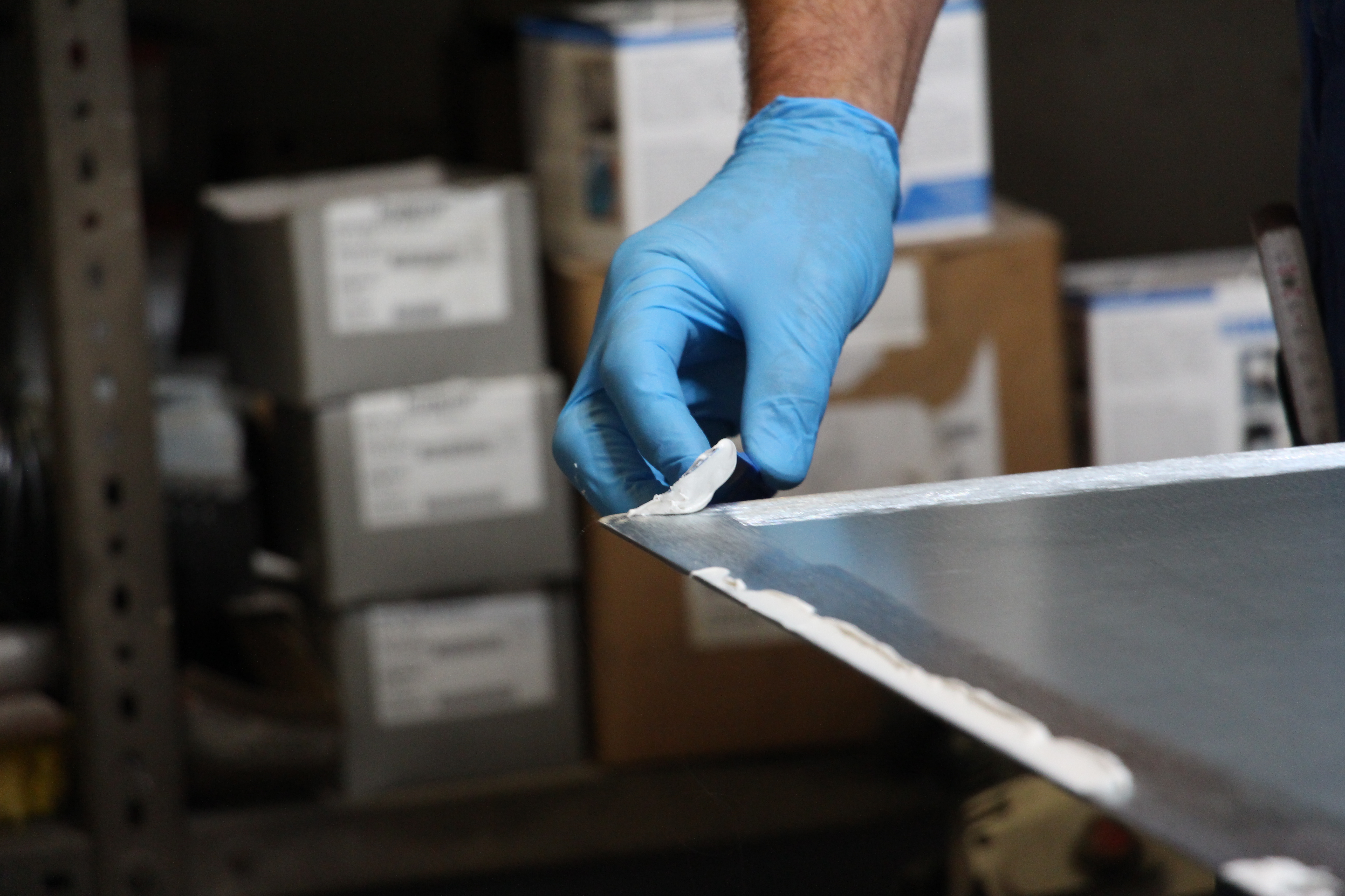 Plastic Metal Ceramic W | mineral-filled epoxy resin system for wear protection coating