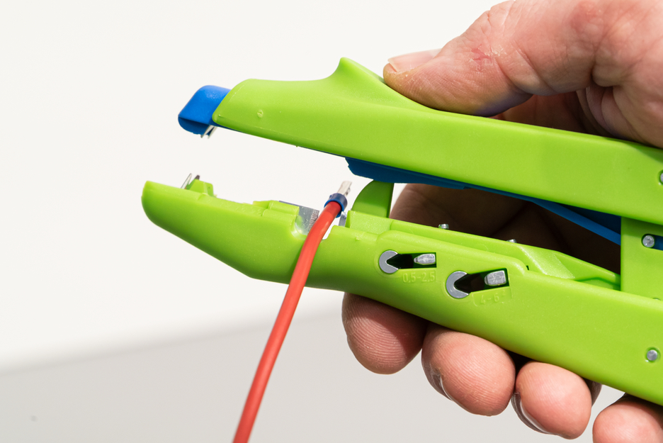 Duo-Crimp No. 300 Green Line | Stripping tools made from up to 97% renewable raw materials I for stripping and crimping I working range 0,5 mm² - 6,0 mm²