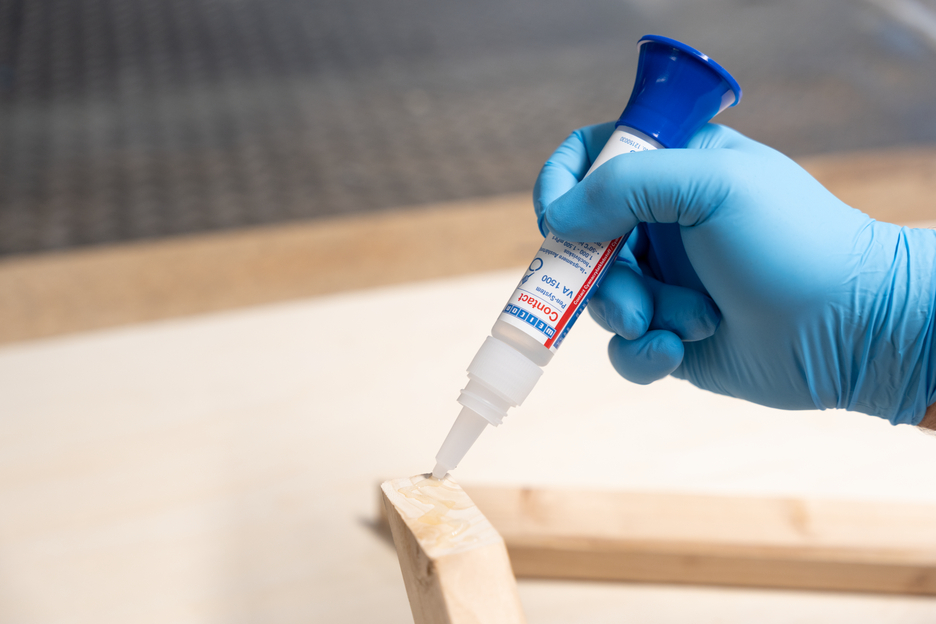 VA 1500 | instant adhesive for rubber, metal,  porous and absorbent materials