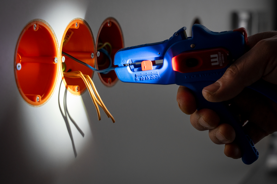 Wire Stripper No. 5 Pro LED Set
 | 2-piece set incl. wire stripper and LED Work Light