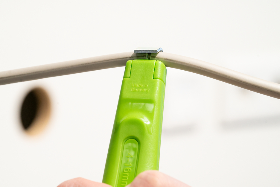 Cable Stripper No. 4 - 16 Green Line | Stripping tools made from up to 97 per cent renewable raw materials, with a working range of 4–16 mm in diameter