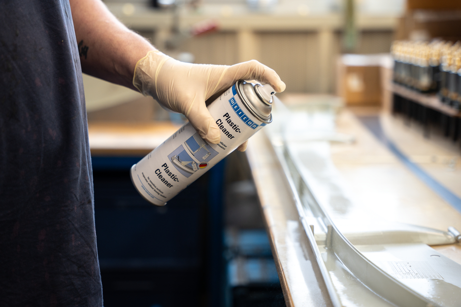 Plastic Cleaner Spray | for cleaning plastic applications