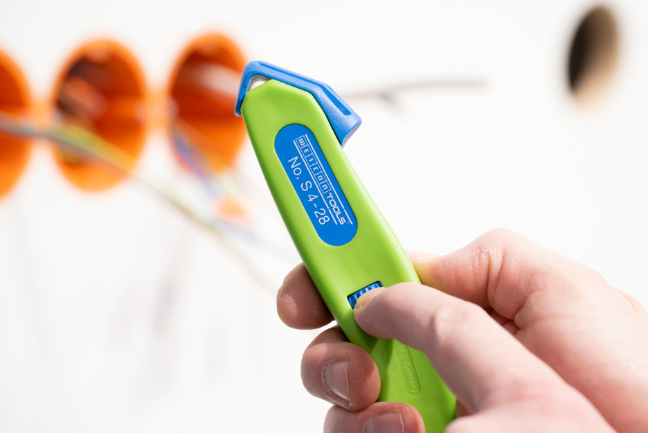 Cable Stripper No. S 4 - 28 Green Line | Stripping tools made from up to 97 per cent renewable raw materials I Working range: 4–28 mm Ø I With retractable hook blade