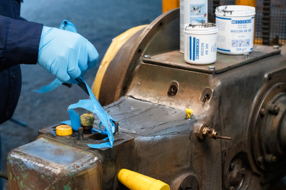 WEICON HB 300 | système à base de résines époxy résistant aux hautes températures pour la réparation et le moulage