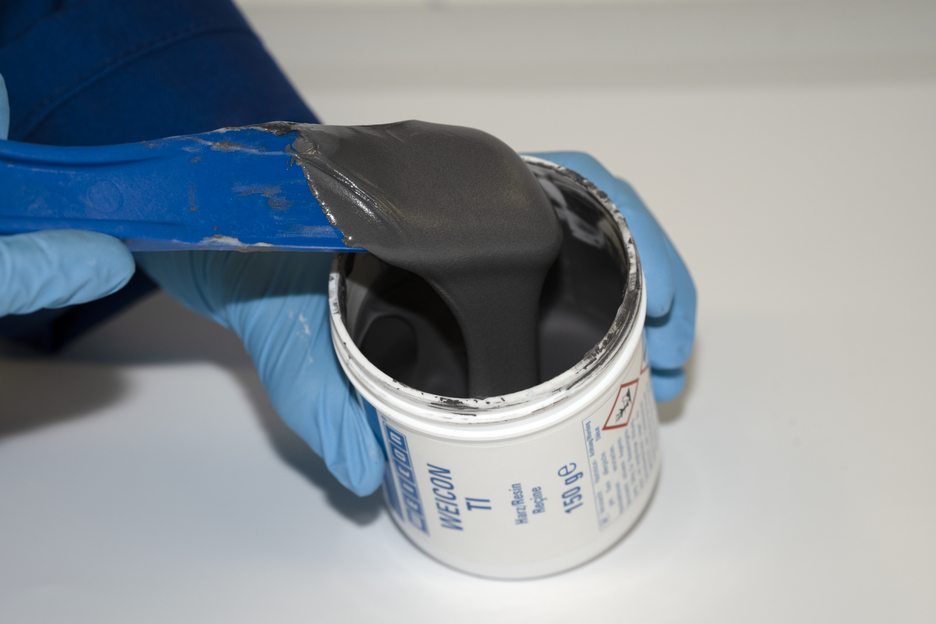 WEICON TI | système à base de résines époxy chargé de titane pour la réparation et le moulage