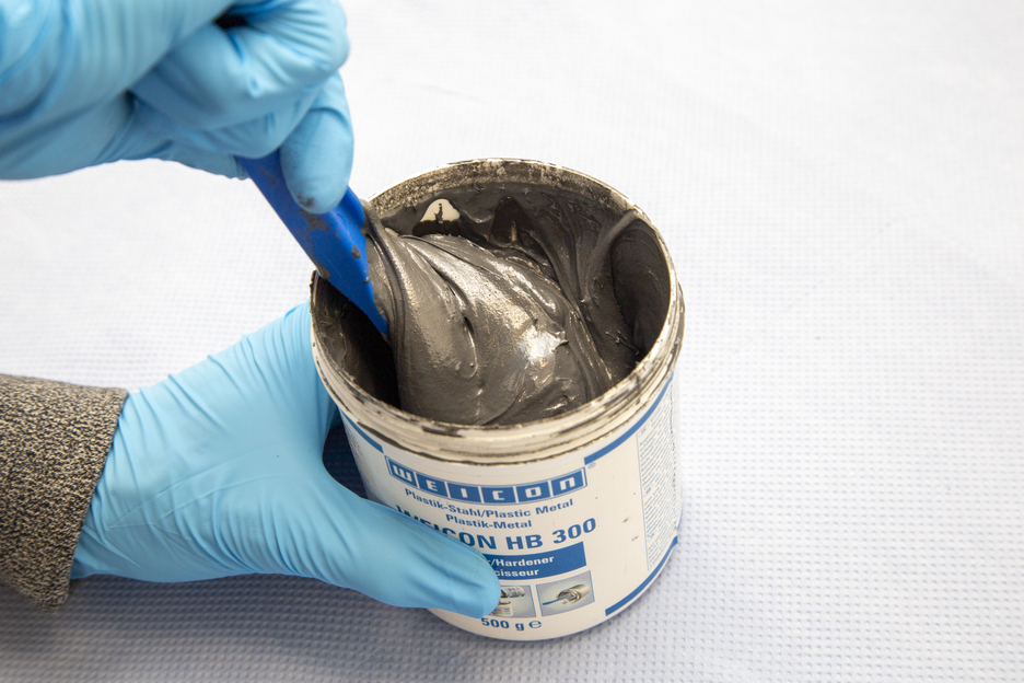 Plastic Metal HB 300 | high-temperature-resistant epoxy resin system for repairs and moulding