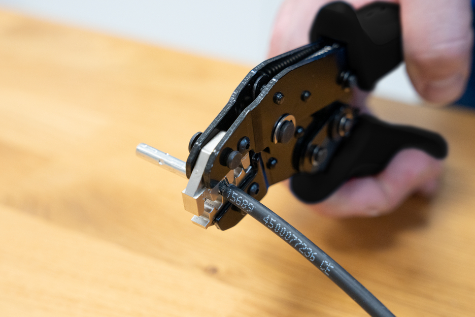 Crimp tool MC4
 | for crimping MC4 connectors in photovoltaic systems (2.5, 4 & 6 mm², AWG 14-10)