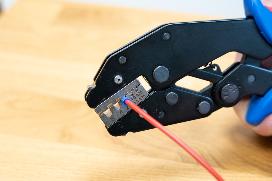 Crimp tool ERGO
 | for crimping MC4 connectors/insulated wire end ferrules/insulated cable lugs