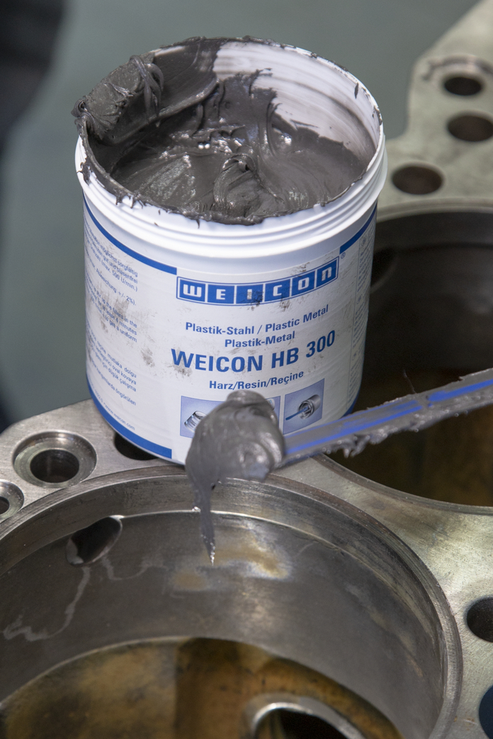Plastic Metal HB 300 | high-temperature-resistant epoxy resin system for repairs and moulding