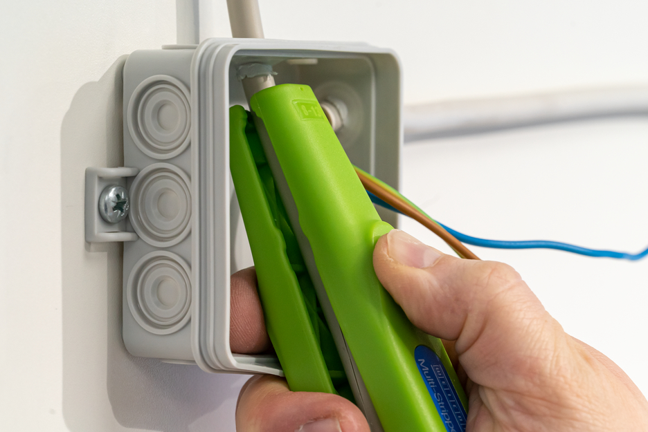 Multi-Stripper No. 400 Green Line | Stripping tools made from up to 97% renewable raw materials I multifunctional stripper, working range stripping 0,5 - 6,0 mm² I skinning 8 - 13 mm Ø I Multifunctional with 4 functions