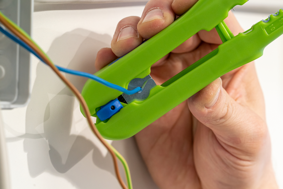 Multi-Stripper No. 400 Green Line | Stripping tools made from up to 97% renewable raw materials I multifunctional stripper, working range stripping 0,5 - 6,0 mm² I skinning 8 - 13 mm Ø I Multifunctional with 4 functions