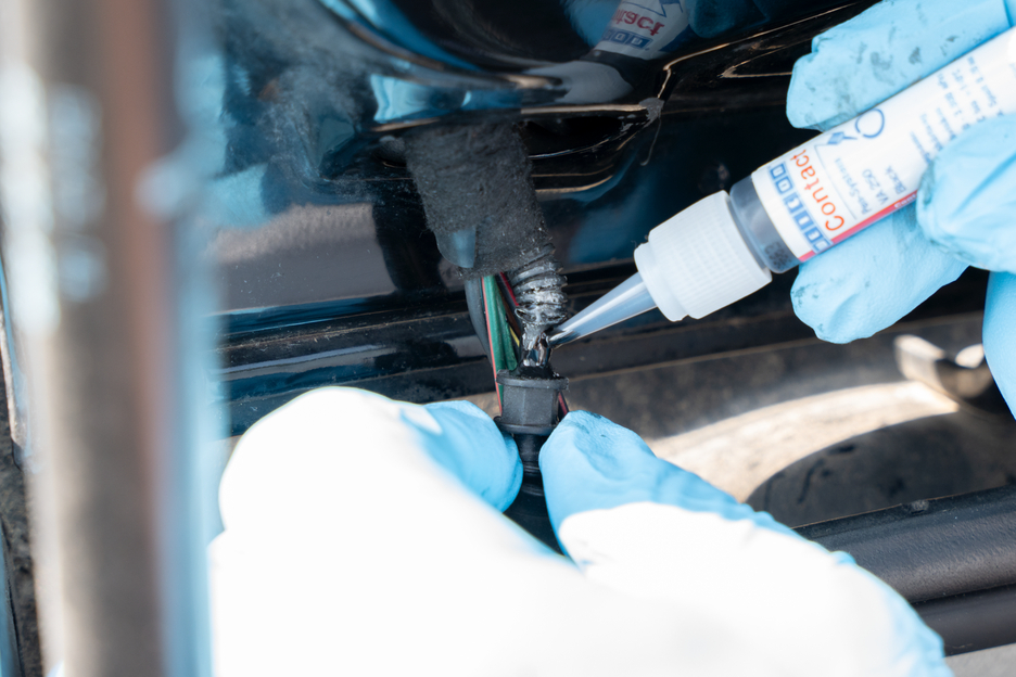 VA 250 Black Adhésif Cyanoacrylate | Colle instantanée à haute viscosité, remplie de caoutchouc