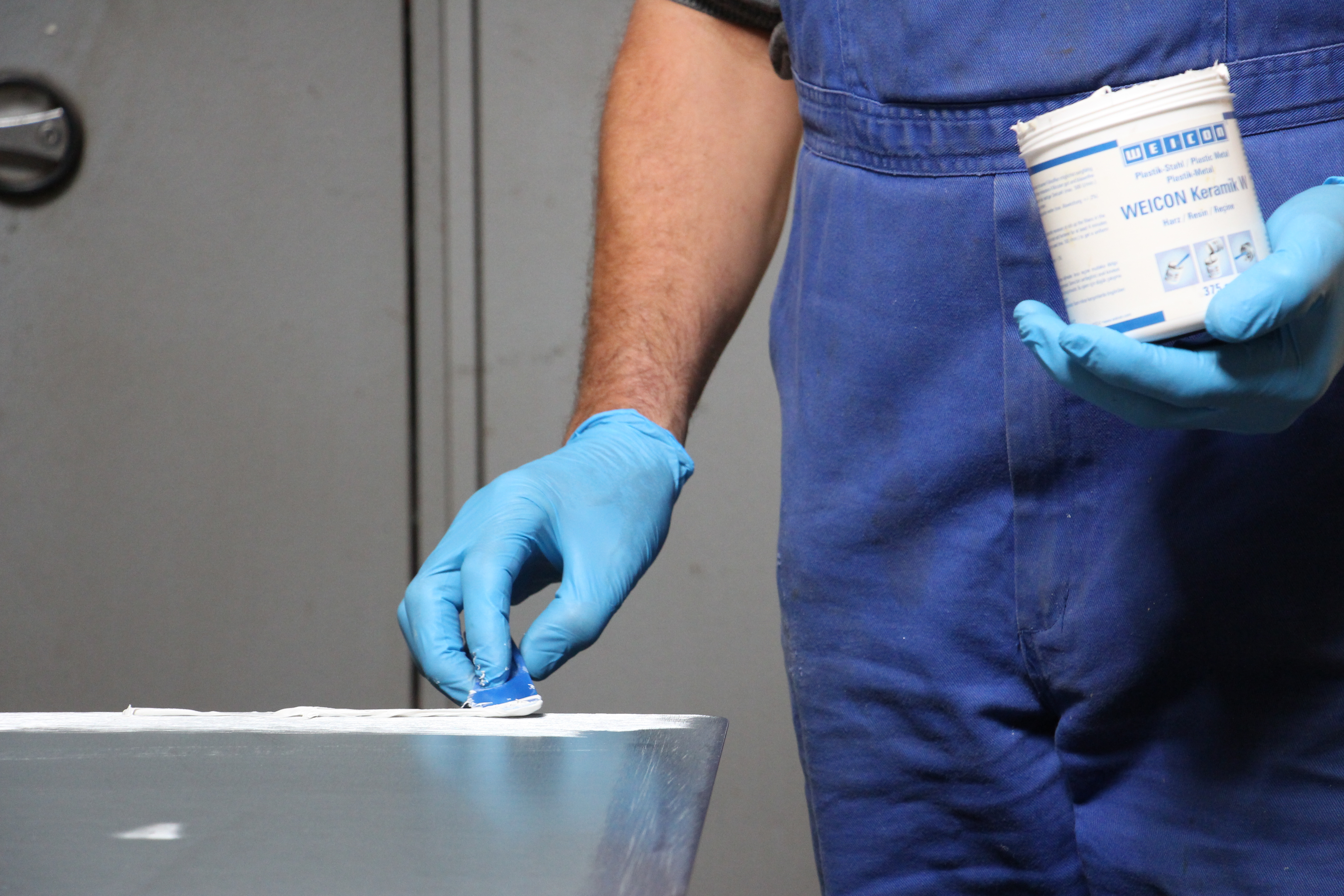 Plastic Metal Ceramic W | mineral-filled epoxy resin system for wear protection coating