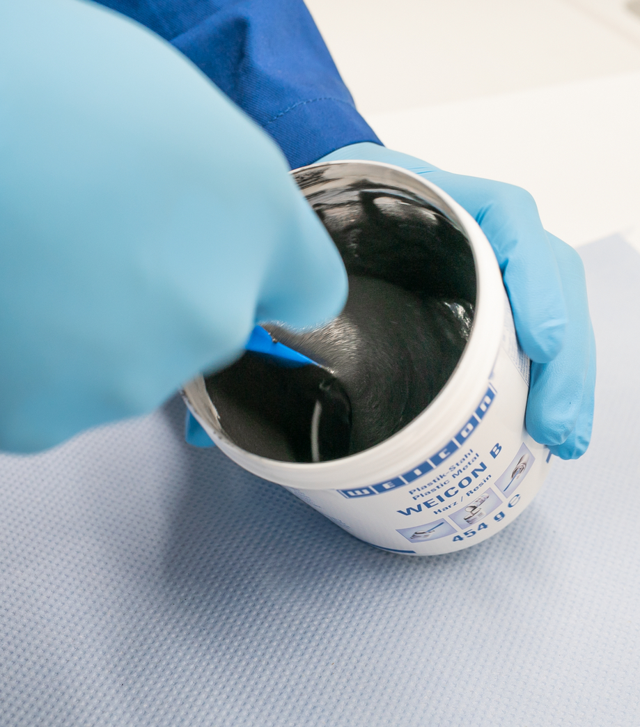 Plastic Metal B | steel-filled epoxy resin system for repairs and moulding