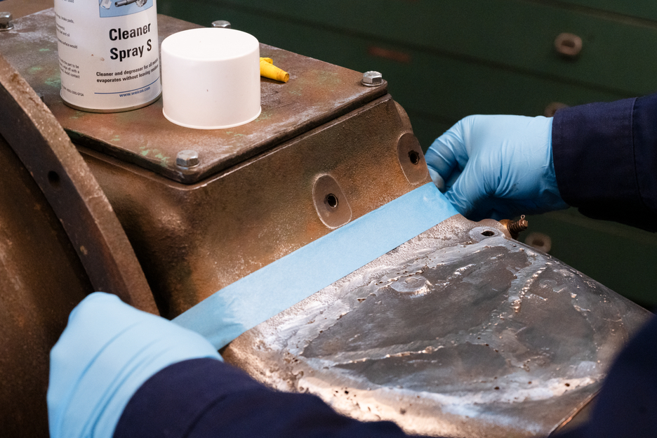 Plastic Metal HB 300 | high-temperature-resistant epoxy resin system for repairs and moulding