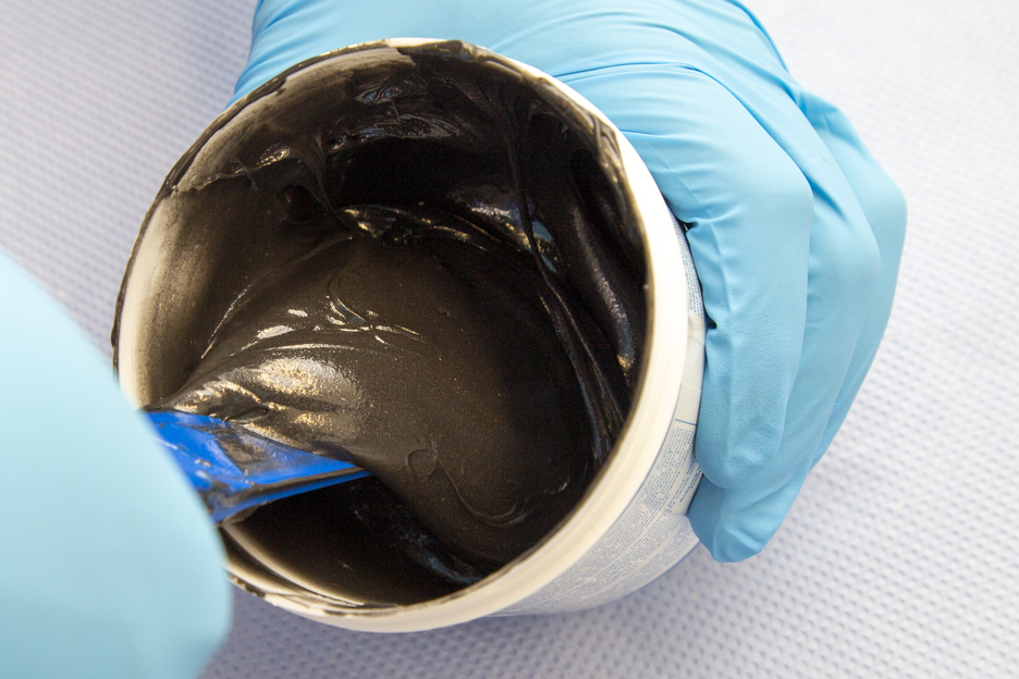 WEICON SF | système à base de résine époxy chargé d'acier pour la réparation et le moulage certifié DNV