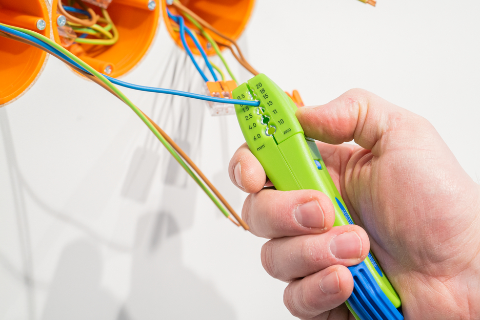 Cable Stripper No. S 4 - 28 Multi Green Line | Stripping tools made from up to 97% renewable raw materials I Working range: 4–28 mm Ø I With integrated stripping function for 0.5–6.0 mm²