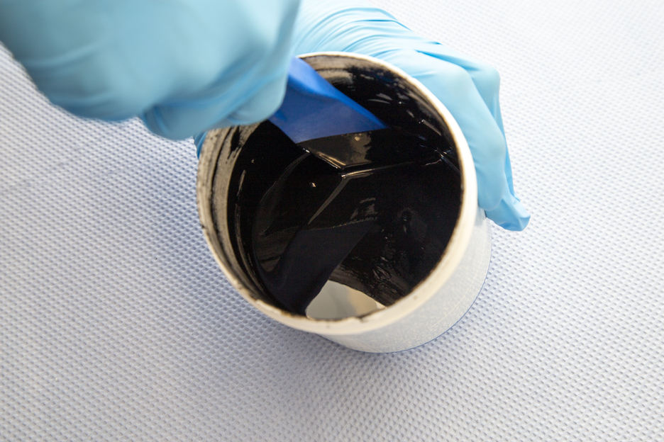 Plastic Metal WR | steel-filled liquid epoxy resin system for casting and gap compensation