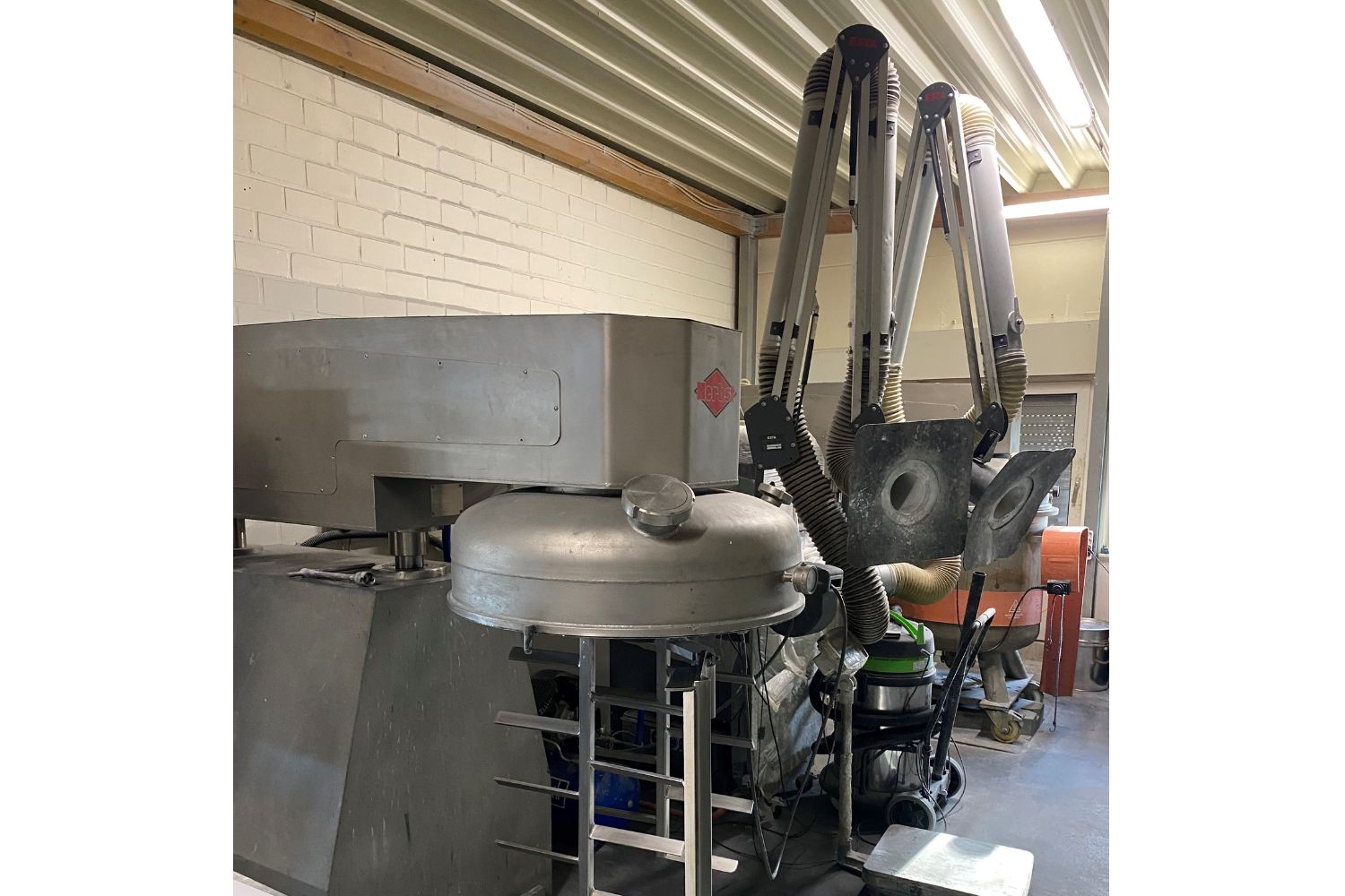 Grandes machine dans une pièce