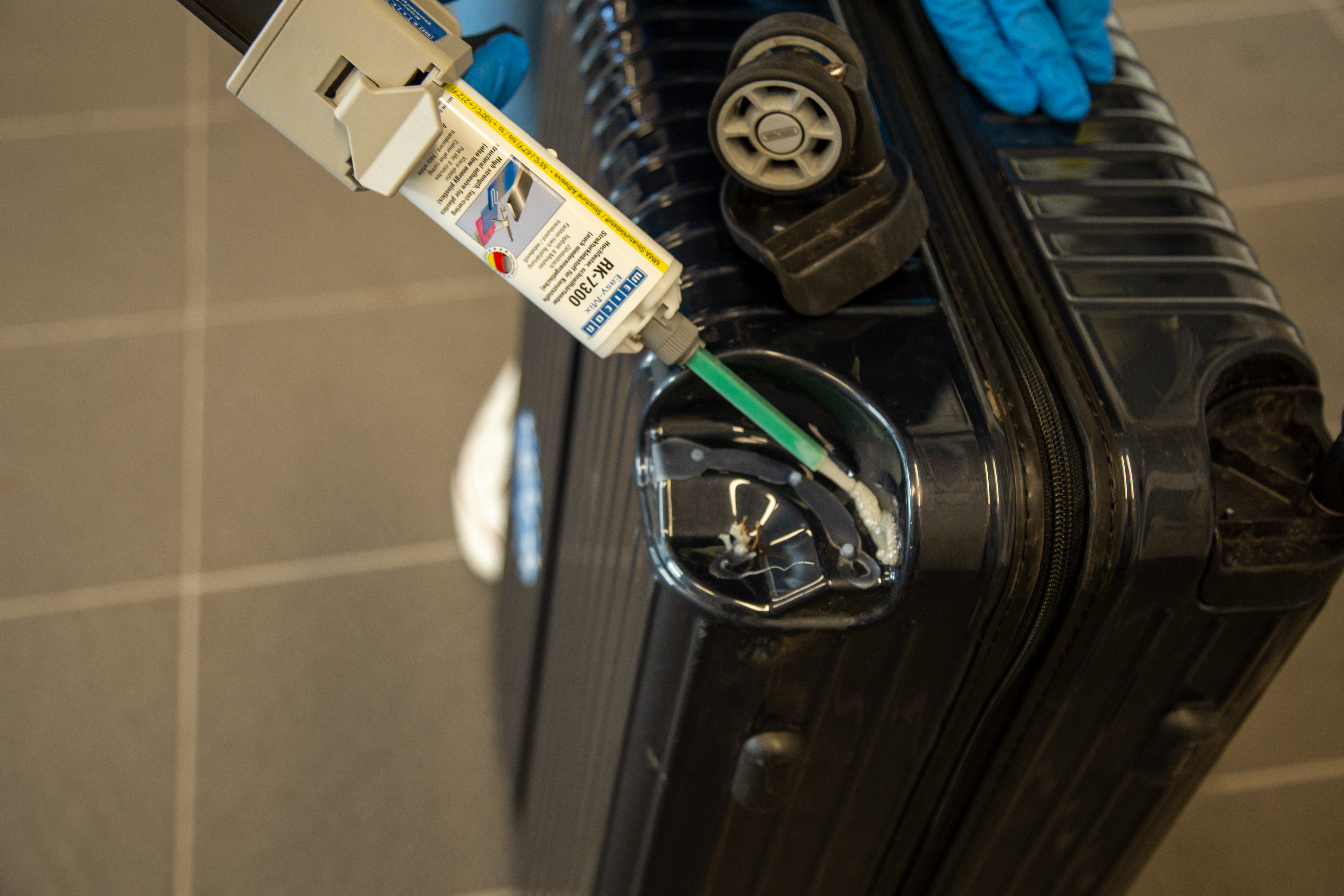 Easy-Mix RK-7300 | structural acrylic adhesive for low surface energy plastics