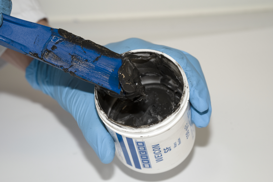 Plastic Metal SF | steel-filled epoxy resin system for repairs and moulding DNV-certified