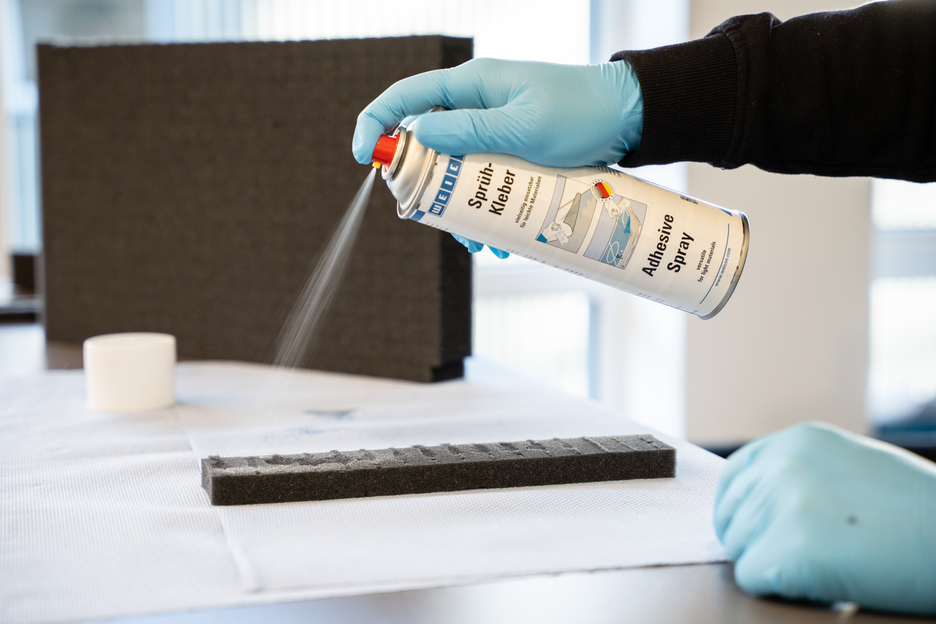 Adhesive Spray XT | sprayable contact adhesive, ideal for cardboard and paper