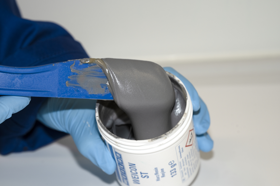 Plastic Metal ST | metallic-filled epoxy resin system for repairs and moulding