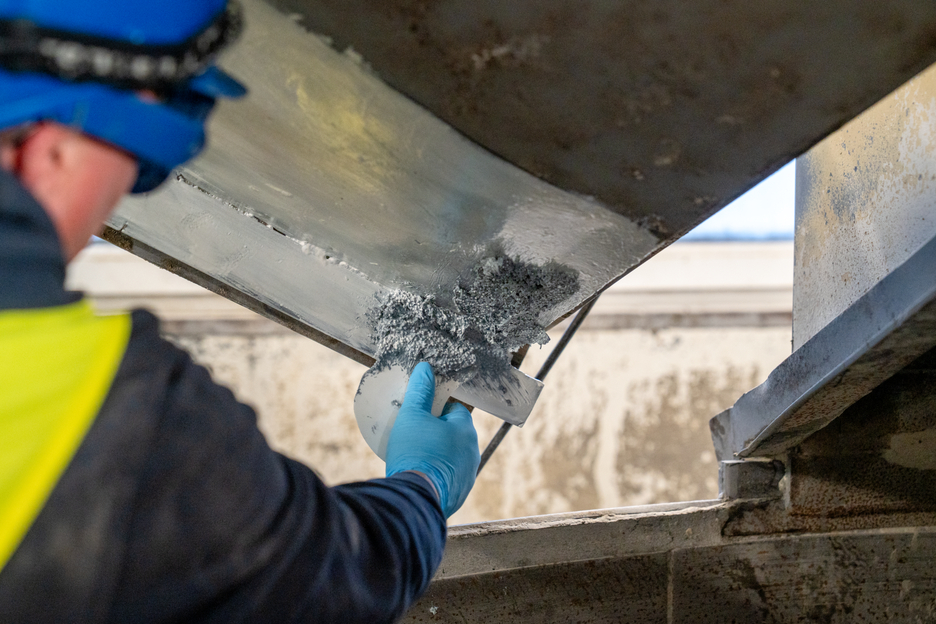WEICON WPG-19 | Wear protection system – protects against erosion and abrasion caused by the impact of coarse particles