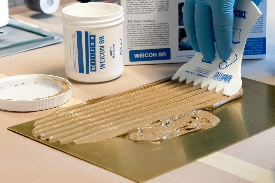 Plastic Metal BR | bronze-filled epoxy resin system for repairs and moulding