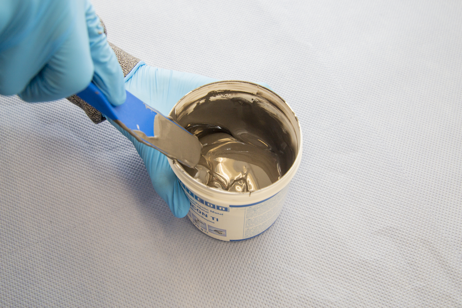 WEICON TI | système à base de résines époxy chargé de titane pour la réparation et le moulage