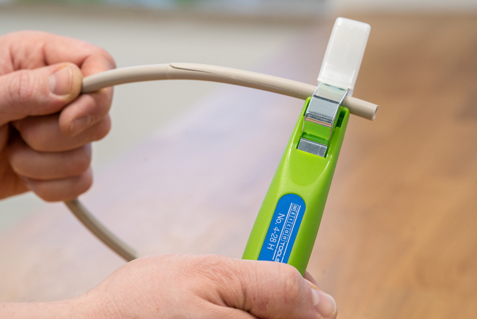 Cable Stripper No. 4 - 28 H Green Line | Stripping tools made from up to 97 per cent renewable raw materials, with a working range of 4–28 mm in diameter
